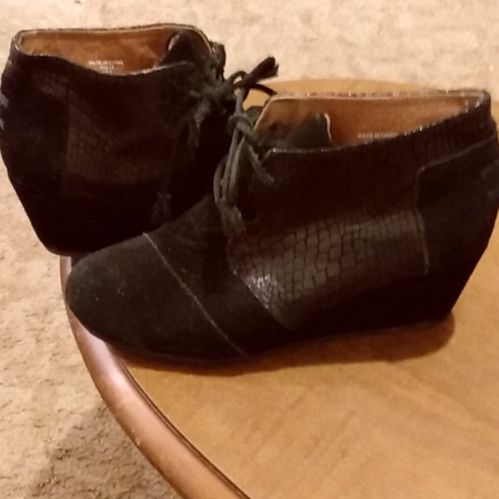 Shoes - Picture 3 of 6